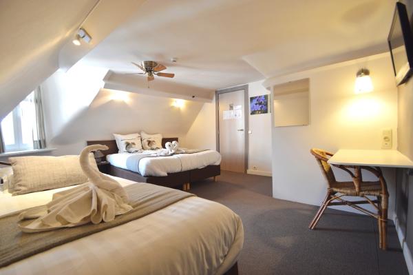 Triple Room ensuite (1 double + 1 single)