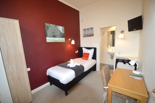 Small Single ensuite