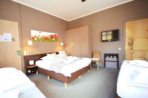 Quadruple (1 double + 2 singles) ensuite