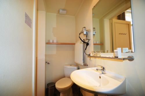 12__bathroom_