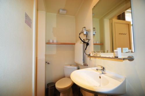 rsz_12__bathroom_
